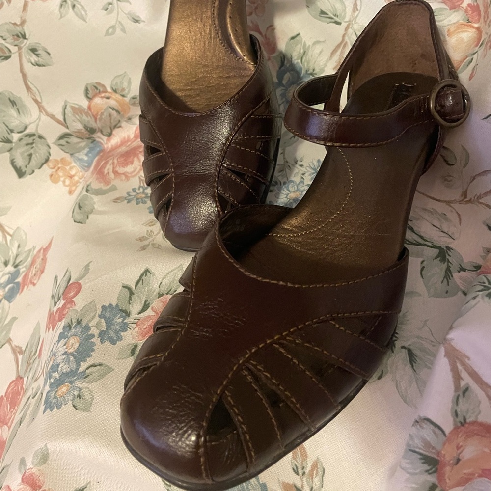 Born Brown Leather Mary Jane Strap. 8 1/2